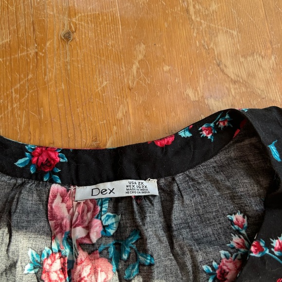 Black floral Dex top - Picture 2 of 2